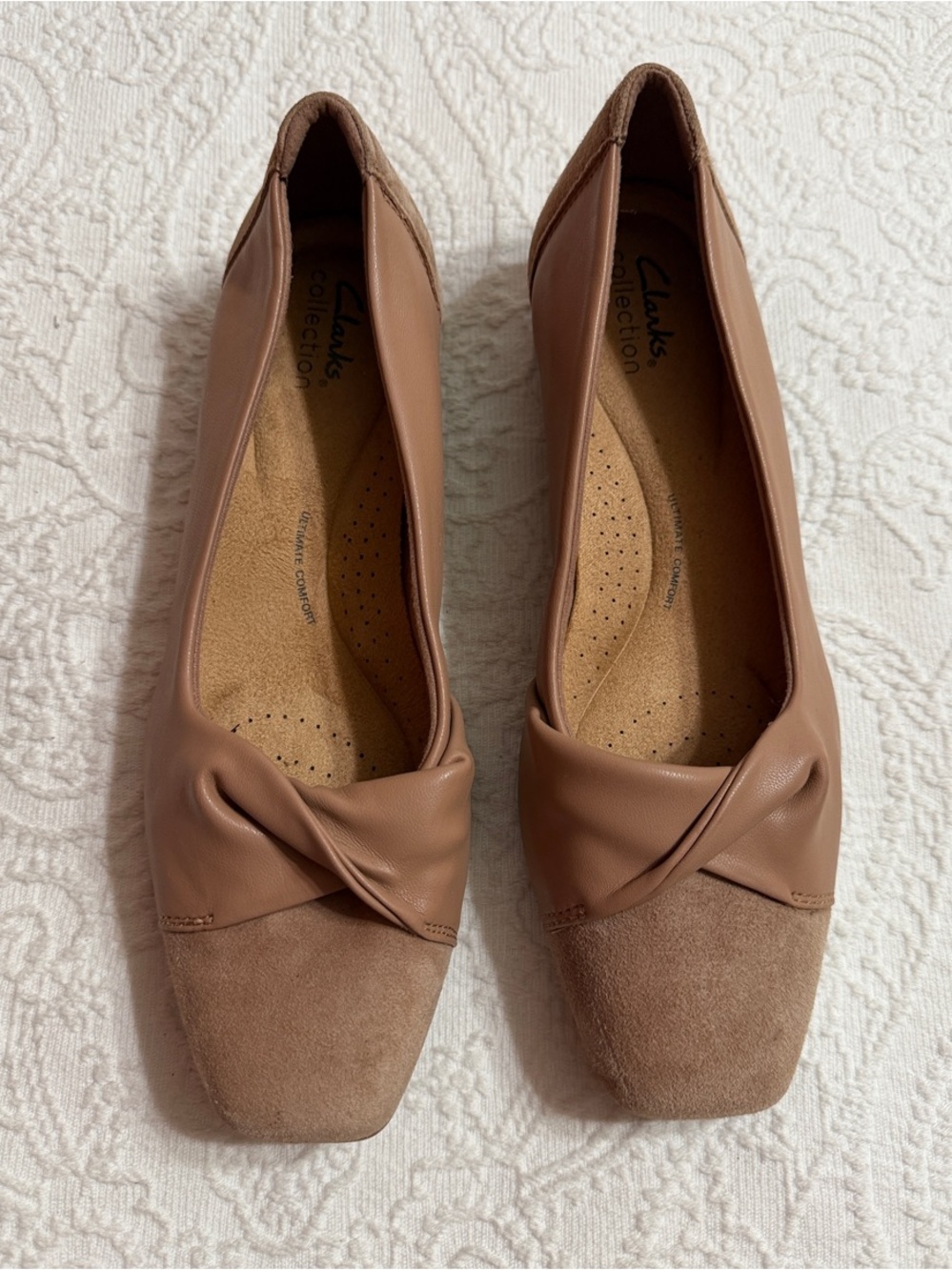 Clarks Flats Size 8.5M Tan Suede/Leather Flats